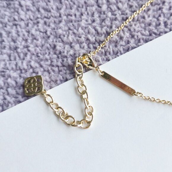 Kendra Scott Elisa Rose Quartz Pendant Necklace in Gold - Picture 4 of 4